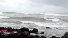 Rivière des Galets : des vagues géantes s’écrasent sur plusieurs maisons 