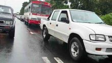 Avis de fortes pluies - route fermée et embouteillages à Terre-Rouge 