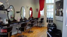Salons de coiffure : les équipements à désinfecter et les capes de coupe à changer après chaque utilisation