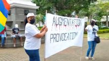 Manif de l'activiste Raouf Khodabaccus devant la mairie de Port-Louis