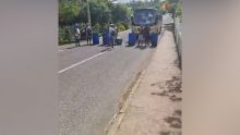 Problème de distribution d’eau La-Fourche-Mangues, Rodrigues : des habitantes dans la rue