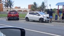 Flacq : Une auto traverse une barrière et provoque un accident 