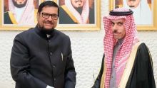 Arabie Saoudite : l'ambassadeur mauricien Showkutally Soodhun présente ses lettres de créance au Prince Faisal bin Farhan