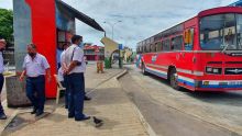 Reprise d’un service restreint du transport : bus rares pour gare clairsemée à Rose-Hill 