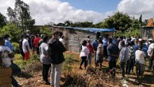 Grosse mobilisation policière à Curepipe - Des structures construites illégalement détruites ; plus d’une trentaine de familles à la rue