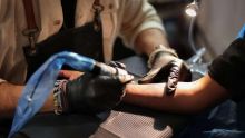  L'UE interdit des encres de tatouage dangereuses pour la santé