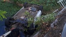  Pointe-aux-Sables : une voiture termine sa course dans une rivière