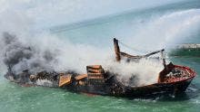 Sri Lanka: le porte-conteneurs incendié en train de sombrer, plein de fioul