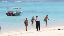 Confinement national - Trou-aux-Biches : des touristes priés de sortir de l’eau 