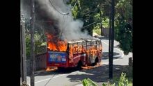 Upper Vallée-des-Prêtres : un autobus ravagé par les flammes, le quartier privé d'électricité