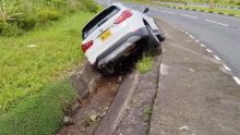 L'Avenir, St-Pierre : une voiture fait une sortie de route