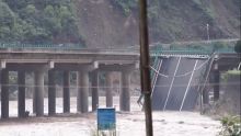 Un pont s'effondre en Chine après des pluies torrentielles : 11 morts et plus de 30 disparus