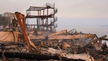 Les incendies de Los Angeles toujours indomptés, au moins dix morts