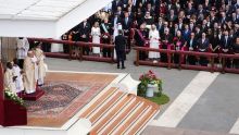Foule de fidèles et dirigeants étrangers à la messe inaugurale de Léon XIV