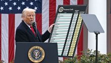 L'UE critique les nouveaux droits de douane de Trump, prête à continuer à travailler sur un accord