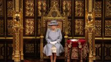 Inquiétudes de ses médecins sur la santé de la reine Elizabeth II