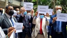 Manifestation réclamant la démission de Jagutpal