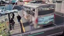 Mahébourg : un homme de 69 ans fait une chute fatale d’un autobus