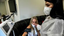  Coronavirus : les restrictions se multiplient dans le monde, la Russie produit ses vaccins