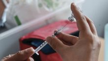 Le prix des vaccins Pfizer et Moderna augmente après adaptation aux variants, selon Paris