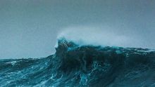 Montagne Jacquot : les grosses vagues dans l’oeil du photographe Gopaul