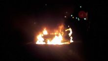 Bon-Accueil : une voiture ravagée par le feu