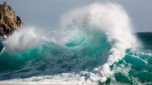 Météo : un avertissement de fortes houles en vigueur à Maurice