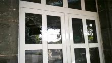 Abercrombie : une cinquantaine de personnes vandalisent le poste de police