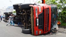 Quay D, Port-Louis : un camion se renverse