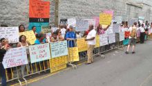 Le Groupe Refugiés Chagos devant la Haute Commission Britannique