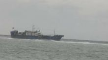 Pointes-aux-Sables : un bateau de pêche chinois coincé sur les récifs