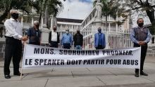 Manif devant l’Assemblée nationale : des anciens parlementaires réclament la démission du Speaker 