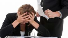 Situation délicate: une femme sur le point de divorcer «harcelée» au travail