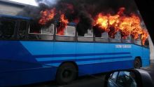 Un bus de la CNT prend feu
