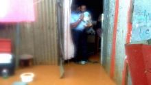 Maison inondée à Triolet: un bébé de 8 mois sauvé de justesse par un policier
