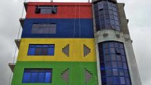 12-Mars : un bâtiment de 5 étages aux couleurs du quadricolore mauricien