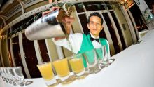 Flair bartending: le cocktail de créativité du barman-jongleur