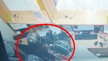 Hold-up à la Western Union de Beau-Bassin : plus de Rs 1 million emportées, voici les images CCTV