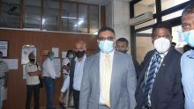 [En images] Private Prosecution : le ministre Sawmynaden est arrivé au tribunal de Port-Louis  