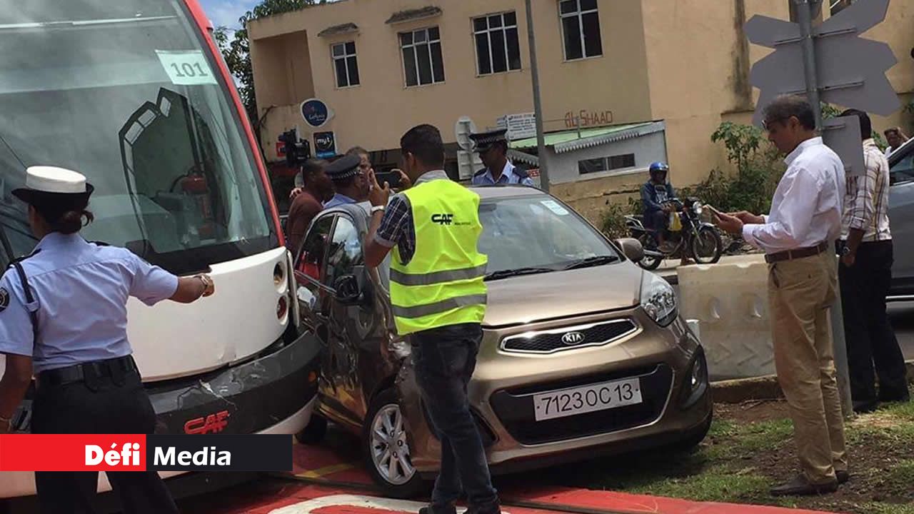 La conductrice de la voiture donnera sa version  ultérieurement à la police.