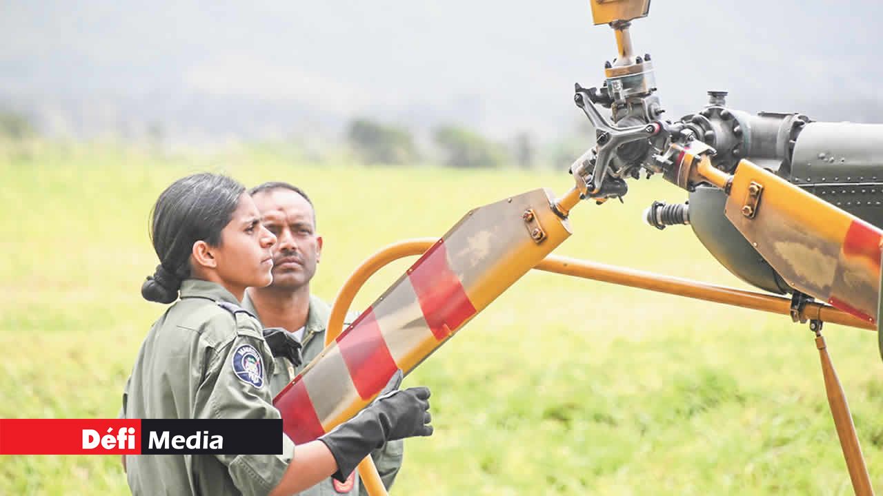 Sa formation en ingénierie l’a qualifiée pour intégrer le Police Helicopter Squadron.