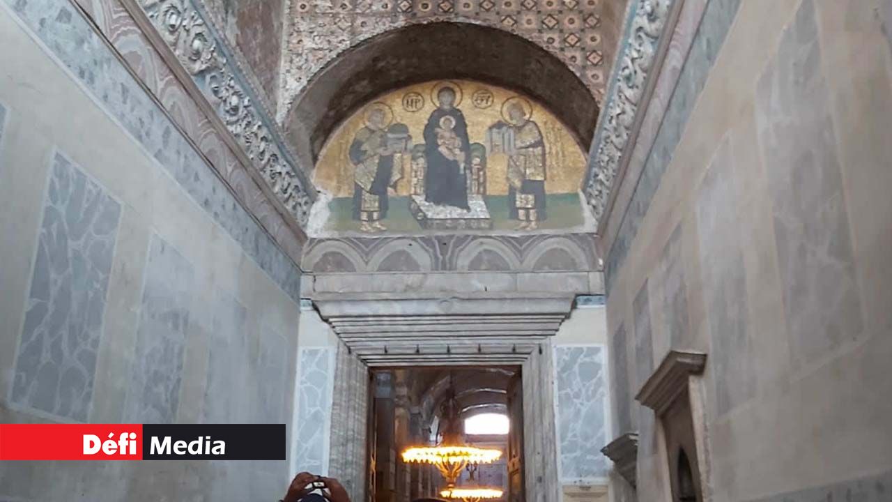 Sainte-Sophie : fresque catholique.