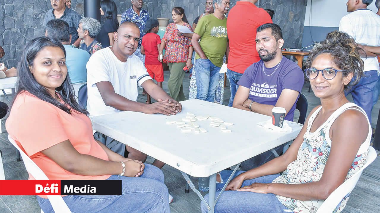 Lors de la finale du concours de domino, de nombreuses femmes ont relevé le défi avec brio.