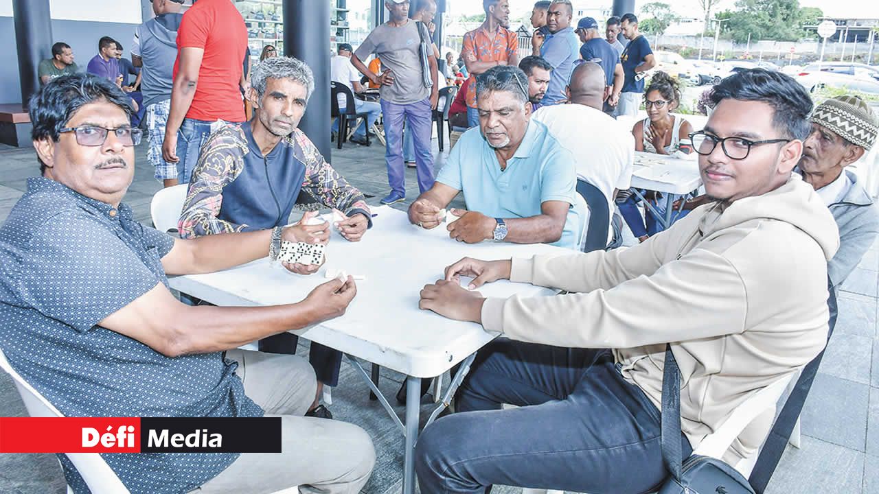 La finale de domino a opposé les duos Abdool Cader Illaiee-Nizam Abdoolakhan et Yogesh Ramlogun-Bhoopendra Sandesh Fowdram.