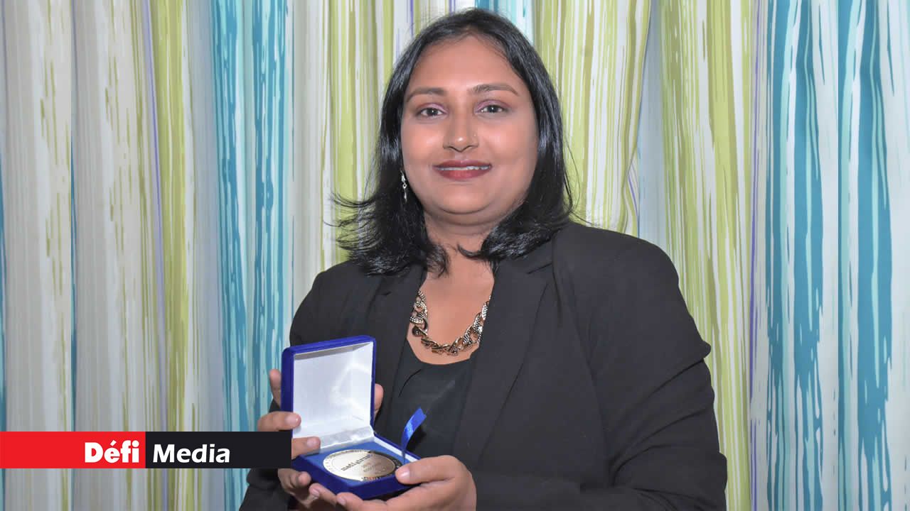 Prix Économie et finances - Nafissah Fakun, du Défi Media Group, obtient une mention spéciale du jury. Prix Nicolas-Lambert