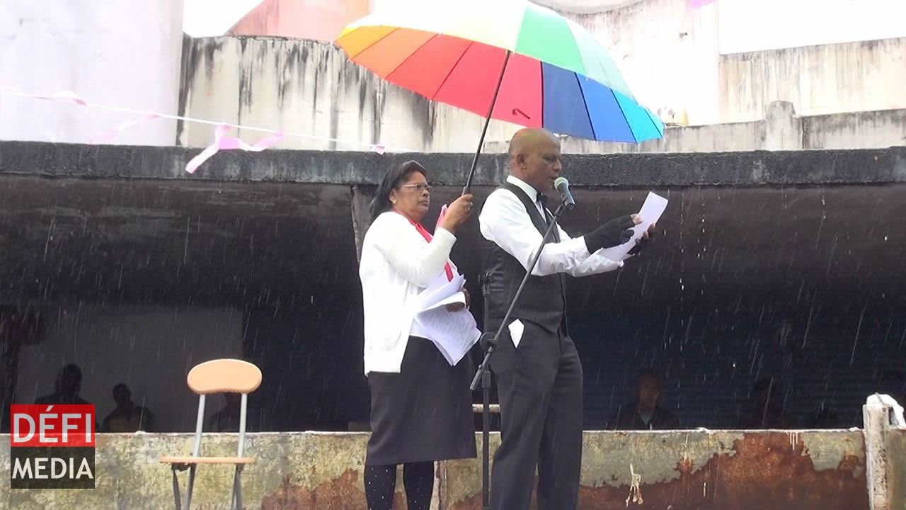 La pluie a joué un sale tour au leader du Party Malin.