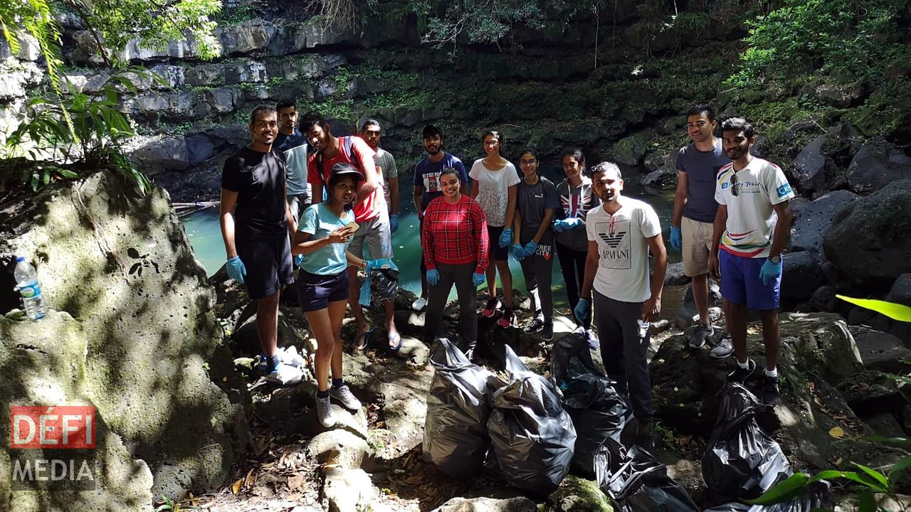 Clean Up Campaign d’Eco Youth à Eau Bleue