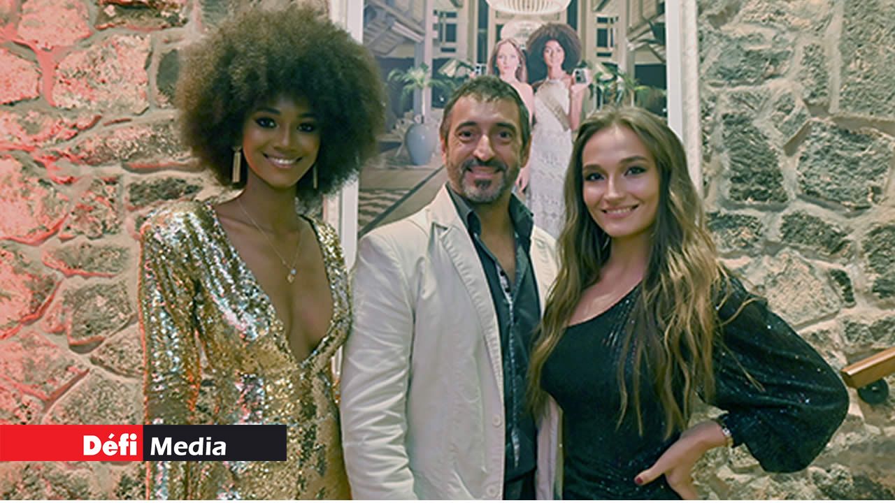 Le photographe Guilherme Gomes Da Costa, entouré d’Esha Luchoomun, étudiante à l’université de Technologie de Maurice, et de Joanna Zeze, styliste et mannequin.