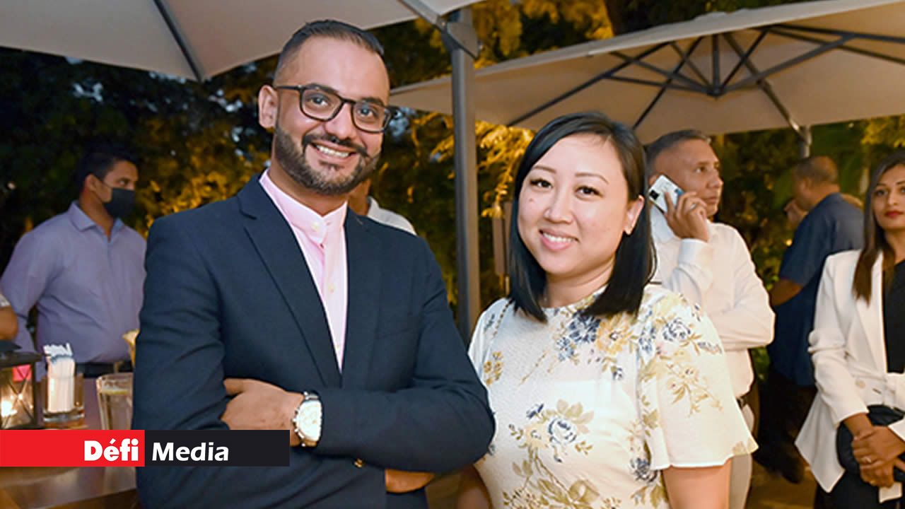 Deelash Govind et Kelly L., respectivement Procurement and Brand Manager et Assistant Marketing Manager à The Brand House Ltd.