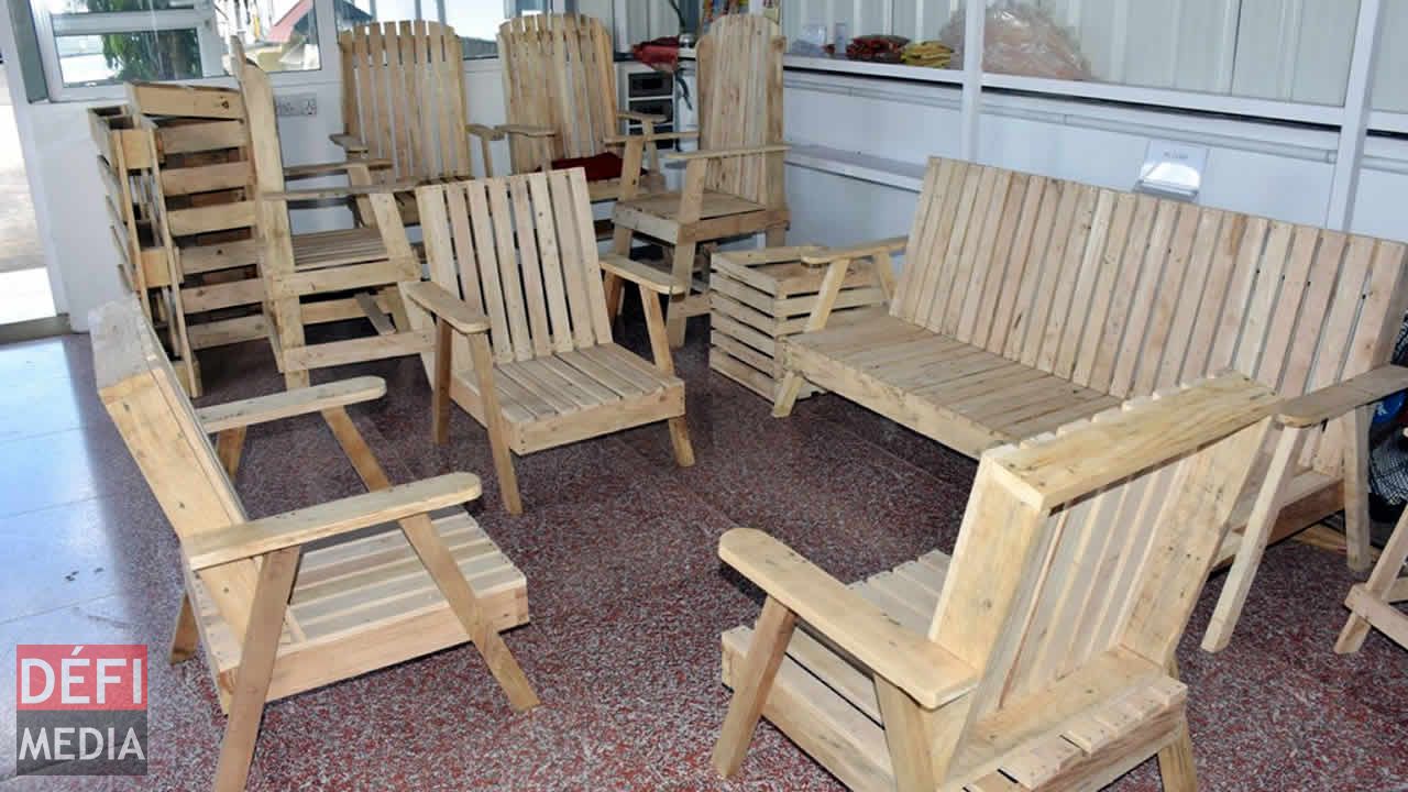 L’entreprise fabrique aussi des meubles en bois. Entreprise familiale